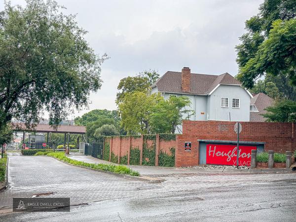 Apartment / Flat For Sale in Houghton Estate, Johannesburg